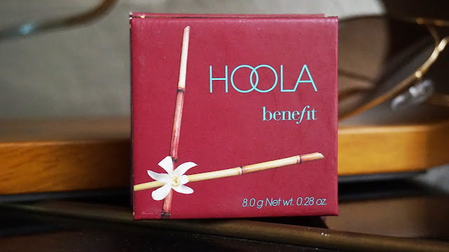 HOW TO CONTOUR AND HIGH-LIGHT WITH BENEFIT COSMETICS INDONESIA HOOLA BRONZER REVIEW, SWATCH AND TUTORIAL How to contour your face with the world's no 1 bronzer. Hoola bronzer is a matte warm yellow-brown undertone bronzer that is universal for almost all skin tone. High pigmentation and easy to blend and to build.