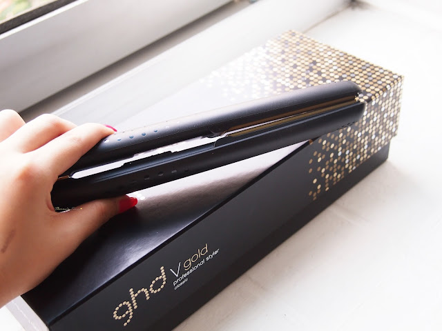 GHD V GOLD CLASSIC HAIR STYLER FROM GHD INDONESIA THE BEST HAIR STRAIGHTENER REVIEW ghd v gold classic series hair styler is the best hair styling tools in the world. It has gold ceramic plated that gives shine on the hair, it has an automatic on and off button, it adjust to your hair temperature so it wont damage them, it has 2 years guaranteed where they will replaced one full new product for free, it can make curl hair styles, it can straighten the hair or it can create a natural wave.