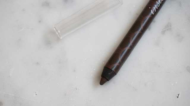 THE BEST WATERPROOF AND SMUDGE-PROOF EYEBROW PENCIL- BENEFIT COSMETICS INSTANT BROW PENCIL #MEDIUM Eyebrow pencil that is waterproof and smudge-proof on the eye brow can be found in Benefit Cosmetics Instant Brow Pencil. Benefit Cosmetics Indonesia Intant Brow Pencil has a soft buttery texture that makes the application and blending easier and faster.