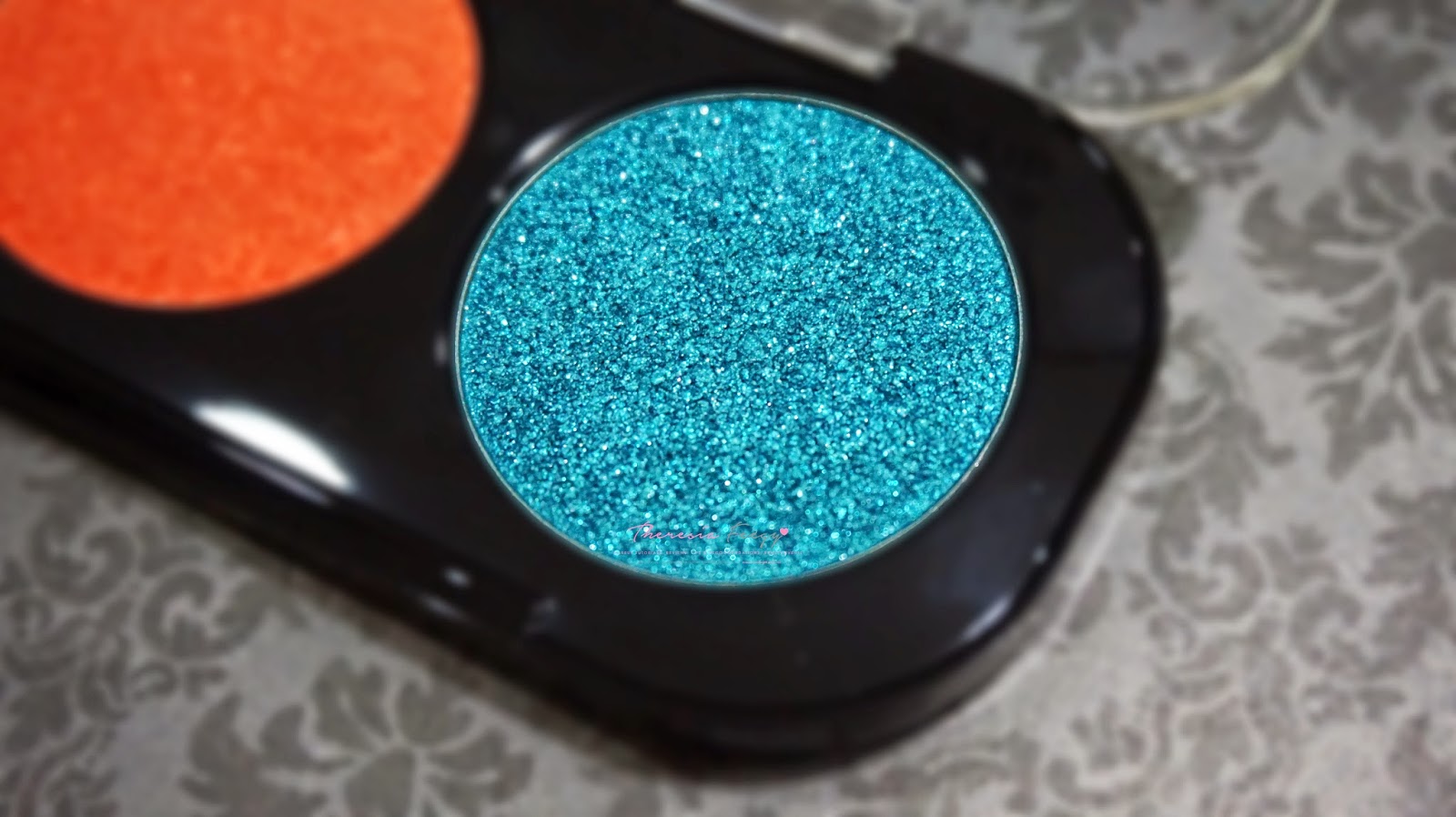LOOKING SMASHING IN SUMMER WITH MAKE UP FOR EVER ARTIST SHADOWS IN ME744, ME734 AND D236 REVIEW, SWATCHES AND MAKEUP TUTORIALS make up for ever eyeshadow with the intense color, no fall out, the high pigmentation, the ability to blend easily, the long lasting power and the soft buttery thick texture that feel so luxurious on the eyes