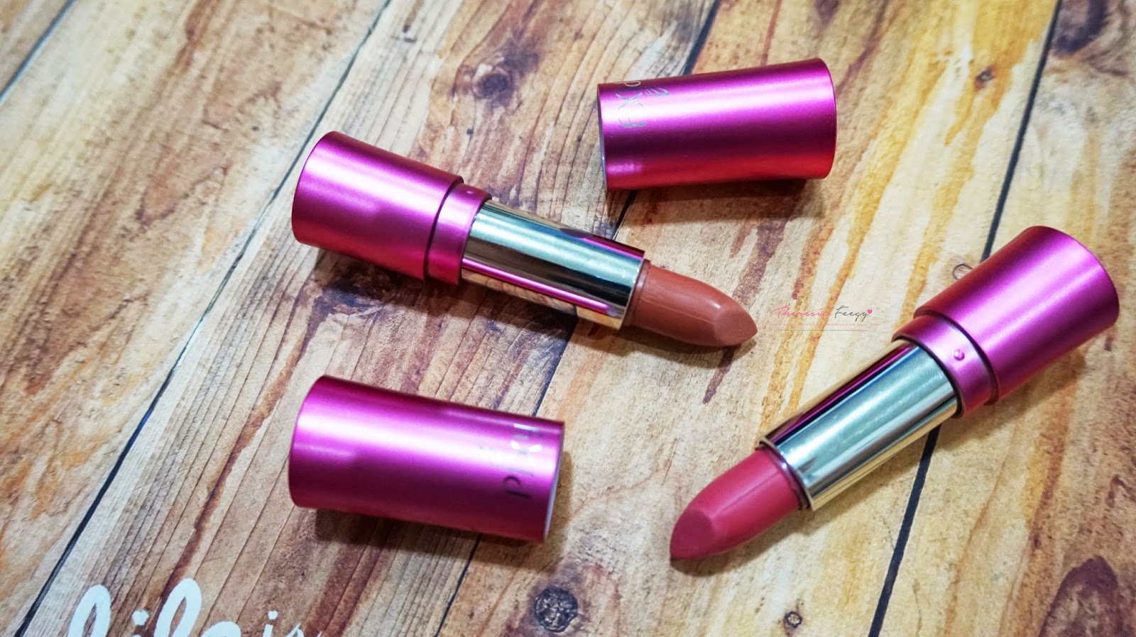 WHAT IS A GOOD MATTE LIPSTICK FOR DAILY FROM INDONESIAN COSMETIC BRAND- PIXY LASTING MATTE LIPSTICK #LM308 HAZY ROSE AND #LM309 BE IN LOVE REVIEW, SWATCHES, FOTD Pixy Lasting Matte Lipstick in 308 hazy rose and 309 be in love. if you are looking for a good and high pigmentation, velvety soft texture, glide easily and blend easily, moisturizing and semi matte from our local Indonesian makeup, you can always placed Pixy as one of the consideration.