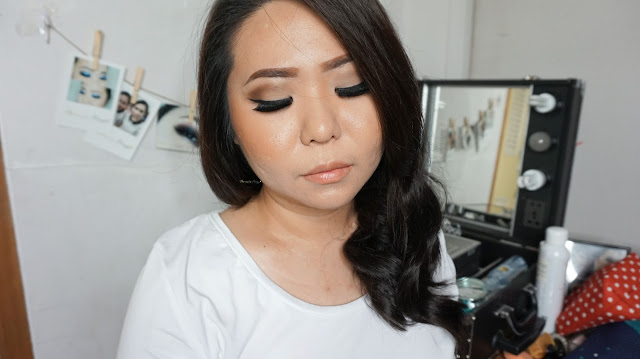 EASY VINTAGE NATURAL MAKEUP LOOK INSPIRED BY LANA DEL RAY FOR DAILY MAKEUP TUTORIAL WITH MAKEUP REVOLUTION FLAWLESS MATTE EYESHADOW PALETTE Easy Vintage Natural makeup tutorial inspired by Lana Del Rey for daily makeup. Using Makeup Revolution Palette flawless matte for the eyes and I will be showing you how to use matte eyeshadow. Learn the basic and easy makeup technique with Theresia Feegy, makeup artist and beautepreneur. How to get an easy vintage daily look and what are the perfect vintage color combination