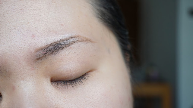 THE BEST WATERPROOF AND SMUDGE-PROOF EYEBROW PENCIL- BENEFIT COSMETICS INSTANT BROW PENCIL #MEDIUM Eyebrow pencil that is waterproof and smudge-proof on the eye brow can be found in Benefit Cosmetics Instant Brow Pencil. Benefit Cosmetics Indonesia Intant Brow Pencil has a soft buttery texture that makes the application and blending easier and faster.