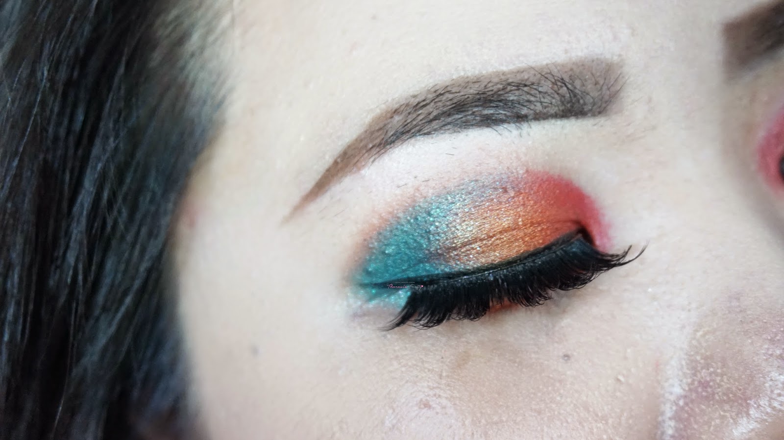 LOOKING SMASHING IN SUMMER WITH MAKE UP FOR EVER ARTIST SHADOWS IN ME744, ME734 AND D236 REVIEW, SWATCHES AND MAKEUP TUTORIALS make up for ever eyeshadow with the intense color, no fall out, the high pigmentation, the ability to blend easily, the long lasting power and the soft buttery thick texture that feel so luxurious on the eyes