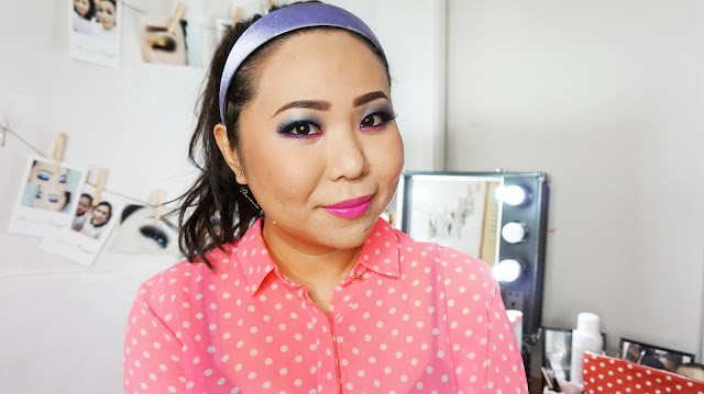 EASY AND FUN 80S DISCO MAKEUP TUTORIAL WITH URBAN DECAY ELECTRIC PALETTE How to get 80s disco makeup tutorial. Using eyeshadows from Urban Decay Electric palette and a bright pink lipstick. A colorful and bold makeup look. Learn the basic and easy makeup technique with Theresia Feegy, makeup artist and beautepreneur. How to get an easy vintage daily look and what are the perfect vintage color combination