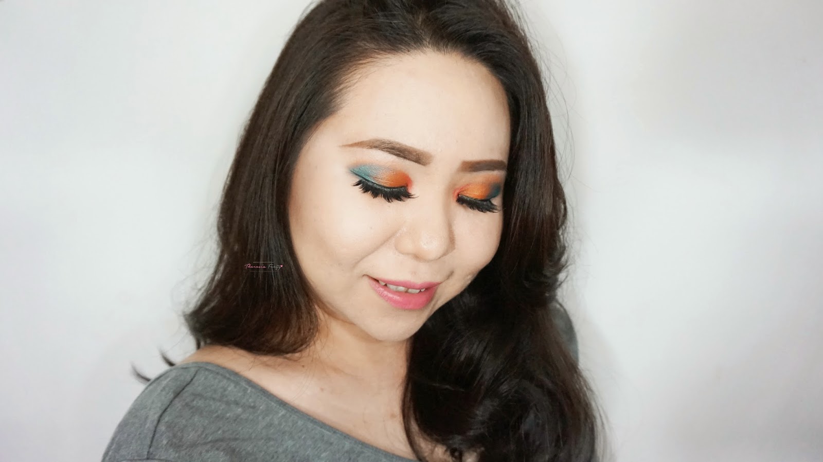 LOOKING SMASHING IN SUMMER WITH MAKE UP FOR EVER ARTIST SHADOWS IN ME744, ME734 AND D236 REVIEW, SWATCHES AND MAKEUP TUTORIALS make up for ever eyeshadow with the intense color, no fall out, the high pigmentation, the ability to blend easily, the long lasting power and the soft buttery thick texture that feel so luxurious on the eyes