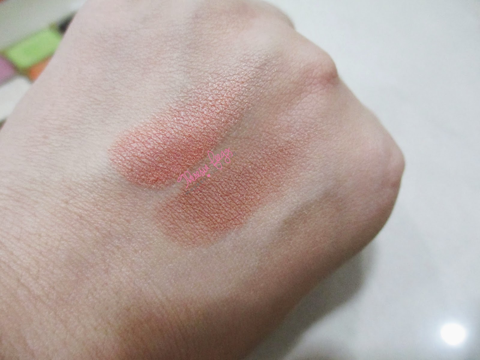 MY BEST FRIEND FOR TRAVELING- SARIAYU MARTHA TILAAR TREND WARNA 2010 BEAUTY KIT "SENANDUNG RIMBA SUMATRA" REVIEW, SWATCHES AND PHOTO An all in one beauty products under one palette. Consisting of powder, blush, eyeshadow, lipstick and the applicator. A high quality, blendable, affordable and easy to carry product that is worth your money. It comes in neutral and colorful shades of eyeshadows and lipstick which means there are a lot of variety for you to choose from. Perfect product for traveling.