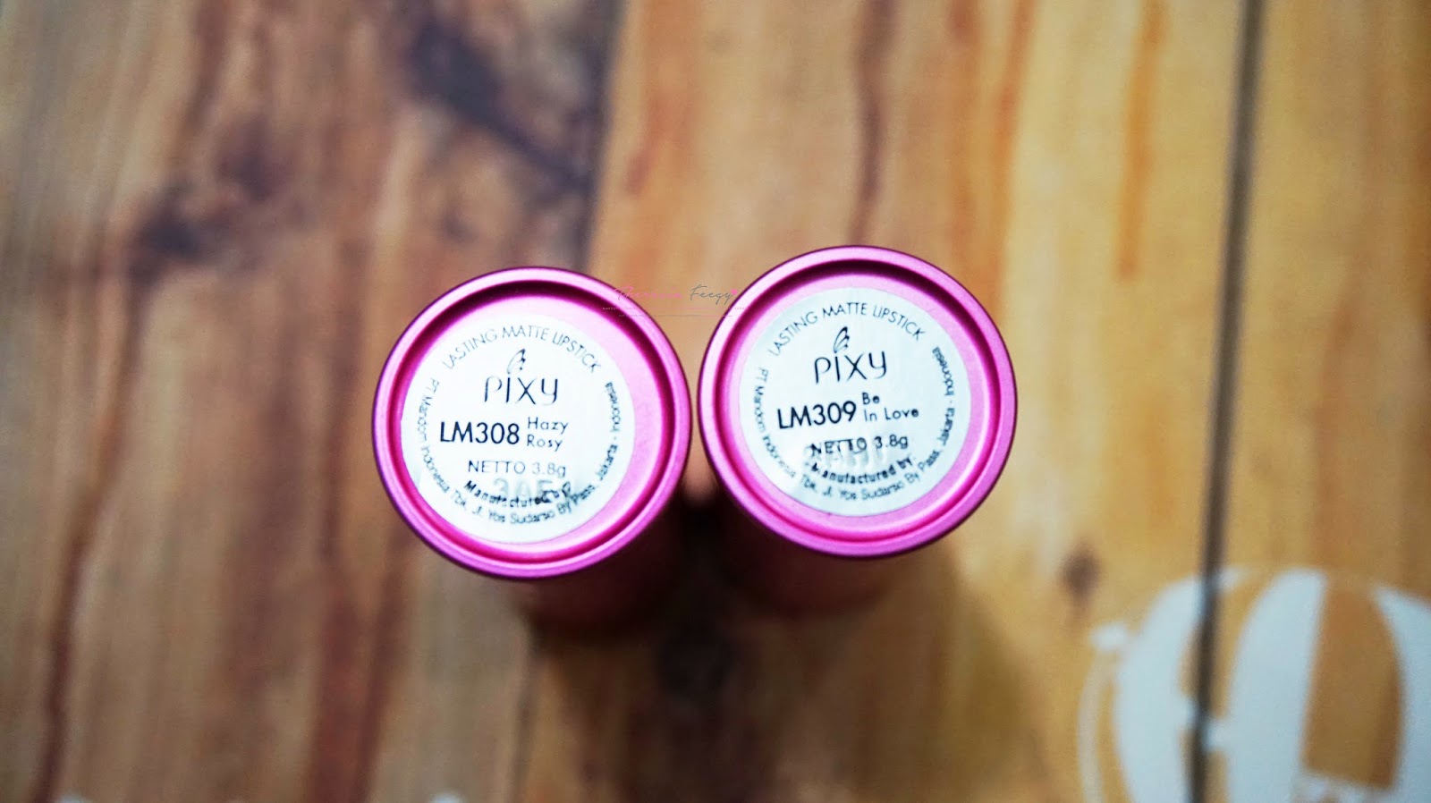 WHAT IS A GOOD MATTE LIPSTICK FOR DAILY FROM INDONESIAN COSMETIC BRAND- PIXY LASTING MATTE LIPSTICK #LM308 HAZY ROSE AND #LM309 BE IN LOVE REVIEW, SWATCHES, FOTD Pixy Lasting Matte Lipstick in 308 hazy rose and 309 be in love. if you are looking for a good and high pigmentation, velvety soft texture, glide easily and blend easily, moisturizing and semi matte from our local Indonesian makeup, you can always placed Pixy as one of the consideration.