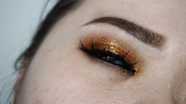 GET YOUR EYES FOIL-Y SPARKLING WITH THE NEW INNOVATIVE EYESHADOW IN TOWN - STILA MAGNIFICENT METALS FOIL FINISH EYESHADOW IN COMEX GOLD REVIEW, SWATCHES AND EOTD A new innovative eyeshadow product with a texture of foil that gives the best color vibrancy off on the eyes that literally sparkles when you blink! Stila Magnificent Metal Foils Finish Eye Shadow in Commex Gold! eyeshadow terbaru dari stila dengan tekstur yang berbeda dan warna yang cerah dan keluar!