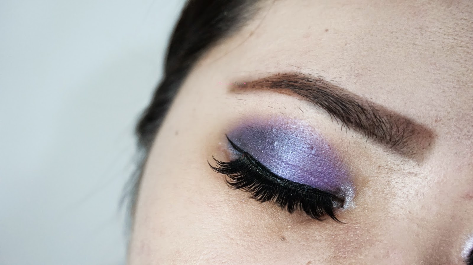 AMARANTHINE BAKED EYESHADOW IN 805 AND 806 REVIEW, SWATCHES AND EOTD Uniquely baked powder for glamorous, dramatic and shimmering look. The eyeshadow that are formulated with baked process technology to reach the best hygienic result. With a more vivid and vibrant colors, these products will create a more brighter and fresh eye look.