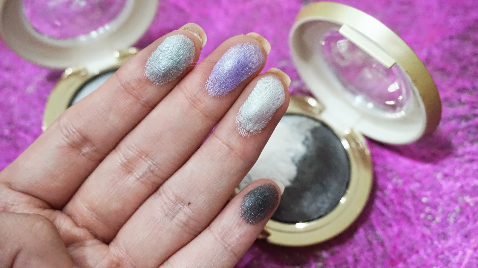AMARANTHINE BAKED EYESHADOW IN 805 AND 806 REVIEW, SWATCHES AND EOTD Uniquely baked powder for glamorous, dramatic and shimmering look. The eyeshadow that are formulated with baked process technology to reach the best hygienic result. With a more vivid and vibrant colors, these products will create a more brighter and fresh eye look.