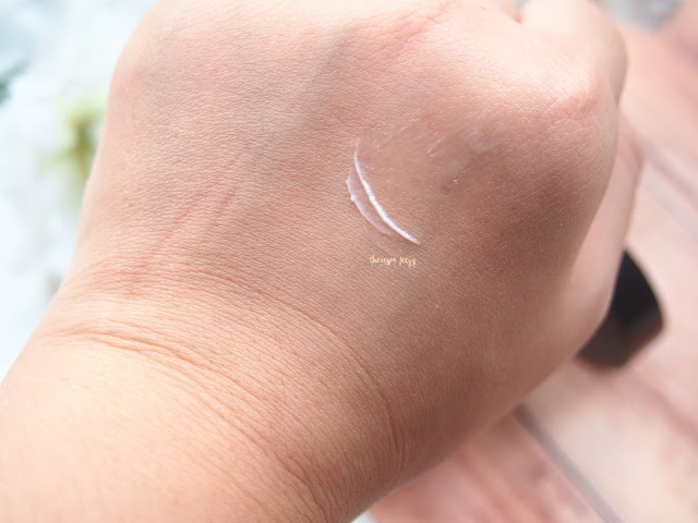BOBBI BROWN VITAMIN ENRICHED FACE BASE REVIEW, PHOTOS AND RESULTS Bobbi Brown Vitamin Enriched Face Base it glides and settles into the skin smoothly and quickly leaving a very smooth skin texture. It does help with the oil control. The product comes in a white cream but just take a tiny bit and blend it all over the skin. It doesnt leave any white residue The best face base and moisturize in one.