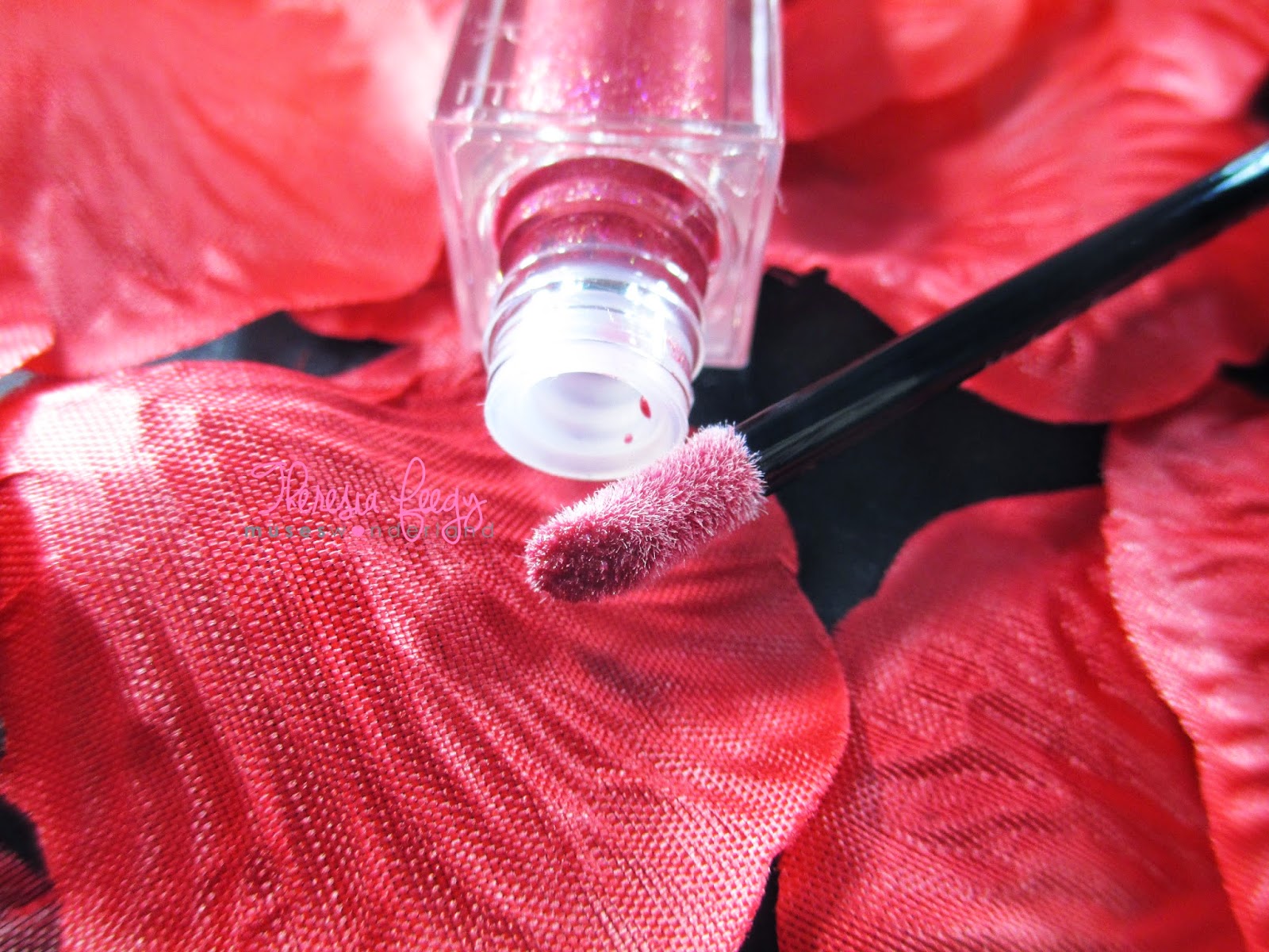 MAKEUP STORE SENSATION LIPGLOSS IN AMARANTH SWATCHES, FOTD AND REVIEW warna lipgloss yang natural, lipgloss natural color, warna natural untuk semua warna kulit, one color to fit all skin tone, review, amaranth lipgloss by makeup store, one day makeup class,