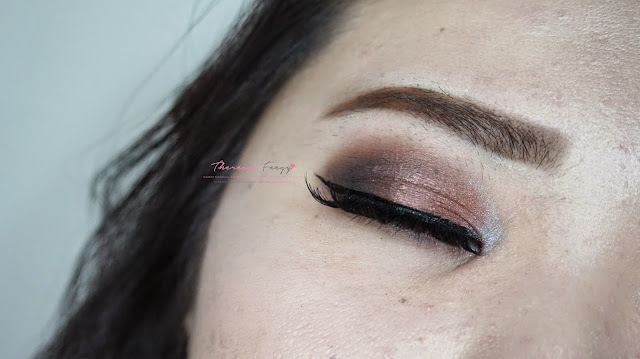 How to look naturally beautiful on a daily basis. A natural smokey eyes perfect for daily wear or a glam eye look for daily. A gradation of brown eyeshadow from light to dark to create the subtle smokey eyes technique. Product using Makeover cosmetics trivia eyeshadow for the eye. Learn how to achieve this look by clicking here! 