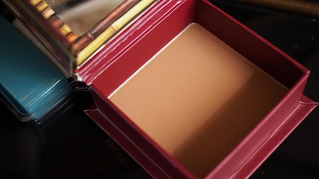 HOW TO CONTOUR AND HIGH-LIGHT WITH BENEFIT COSMETICS INDONESIA HOOLA BRONZER REVIEW, SWATCH AND TUTORIAL How to contour your face with the world's no 1 bronzer. Hoola bronzer is a matte warm yellow-brown undertone bronzer that is universal for almost all skin tone. High pigmentation and easy to blend and to build.