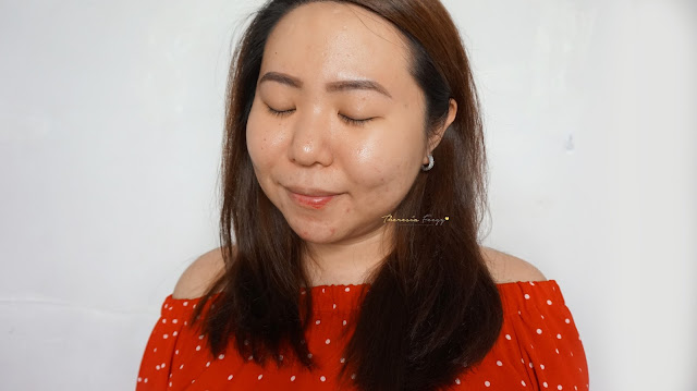 PRIVIA U V-FACE BLEMISH BALM WHITENING REVIEW PRIVIA U V-FACE BLEMISH BALM WHITENING works best for a pink undertone skin. It brightens and whitens the skin complexion giving it a radiant glow result. it has a thick creamy consistency that gives a high coverage on the dark spots, uneven skin tone and fine lines. It says it helps to make the skin face into a V-shape.