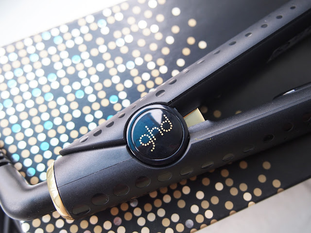 GHD V GOLD CLASSIC HAIR STYLER FROM GHD INDONESIA THE BEST HAIR STRAIGHTENER REVIEW ghd v gold classic series hair styler is the best hair styling tools in the world. It has gold ceramic plated that gives shine on the hair, it has an automatic on and off button, it adjust to your hair temperature so it wont damage them, it has 2 years guaranteed where they will replaced one full new product for free, it can make curl hair styles, it can straighten the hair or it can create a natural wave.