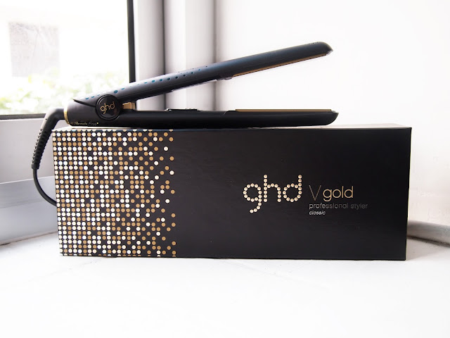 GHD V GOLD CLASSIC HAIR STYLER FROM GHD INDONESIA THE BEST HAIR STRAIGHTENER REVIEW ghd v gold classic series hair styler is the best hair styling tools in the world. It has gold ceramic plated that gives shine on the hair, it has an automatic on and off button, it adjust to your hair temperature so it wont damage them, it has 2 years guaranteed where they will replaced one full new product for free, it can make curl hair styles, it can straighten the hair or it can create a natural wave.