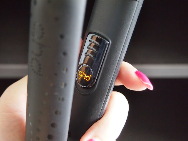 GHD V GOLD CLASSIC HAIR STYLER FROM GHD INDONESIA THE BEST HAIR STRAIGHTENER REVIEW ghd v gold classic series hair styler is the best hair styling tools in the world. It has gold ceramic plated that gives shine on the hair, it has an automatic on and off button, it adjust to your hair temperature so it wont damage them, it has 2 years guaranteed where they will replaced one full new product for free, it can make curl hair styles, it can straighten the hair or it can create a natural wave.