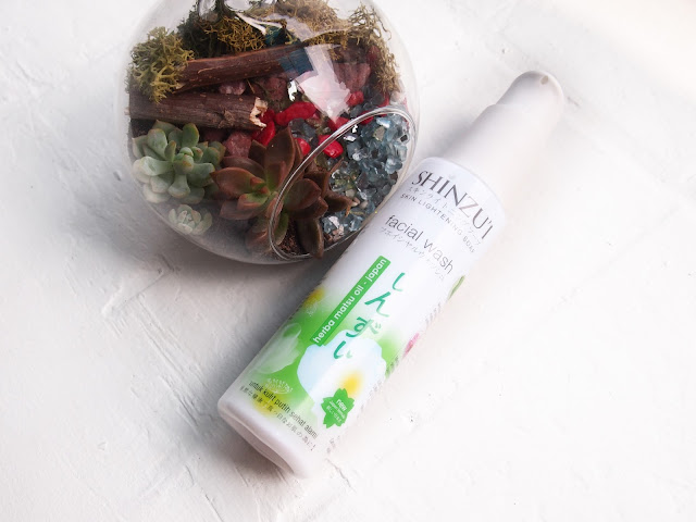 Skin whitening from SHINZUI for Indonesian women to get a glowing, white and healthy skin with a lot of natural ingredients. Safe and contains BPOM.