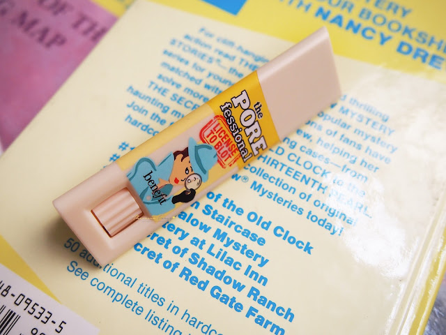 BENEFIT COSMETICS THE POREFESSIONAL LICENSE TO BLOT- THE ALTERNATIVE WAY FOR OIL BLOTTING PAPER REVIEW AND SWATCHES An alternative media to remove excessive oil on the skin. Benefit Cosmetics have come out with an innovative products for oily skin. The porefessional license to blot is a balm-y texture that is not sticky that absorb the oil with just a few dab on to the skin.