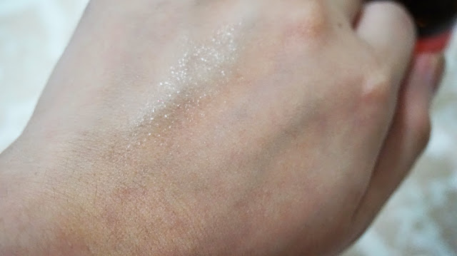 The best Vitamin C serum for a glowing and bright healthy skin. It helps to reduce fine lines, improved acne scars and fade away the dullness on the skin.